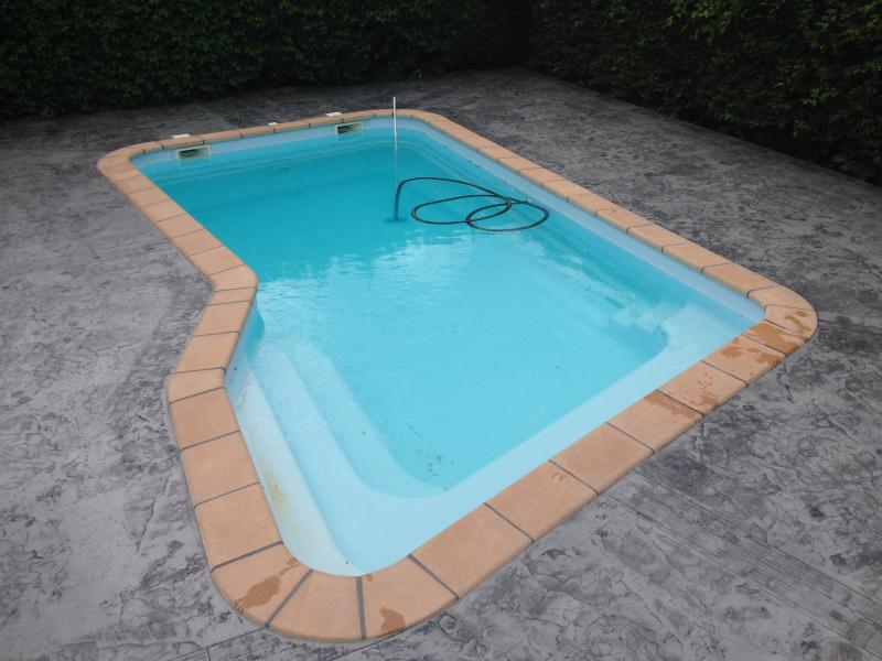 Image Installation de béton imprimé pour terrasse et plage de piscine près de Caen